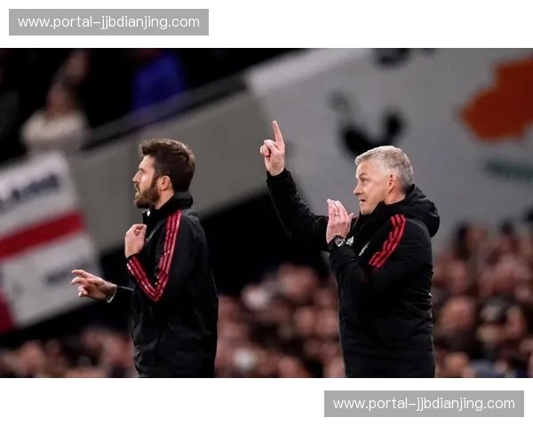 曼联86%传球成功率掌控节奏 卡里克中场三角传递破解高压 曼联86%传球成功率掌控节奏 卡里克中场三角传递破解高压